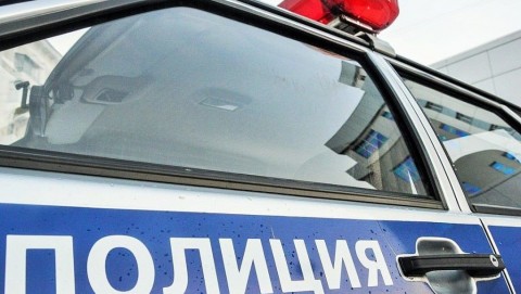 В Вяземском районе сотрудники полиции работают на месте ДТП, в котором погибла водитель автомобиля